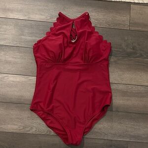 Scalloped Women's Swimsuit NEW